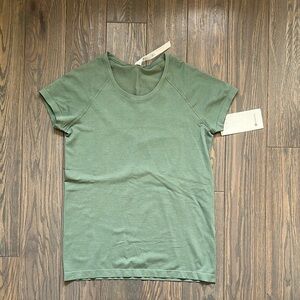 NWT lululemon Swiftly Tech Short Sleeve 2.0